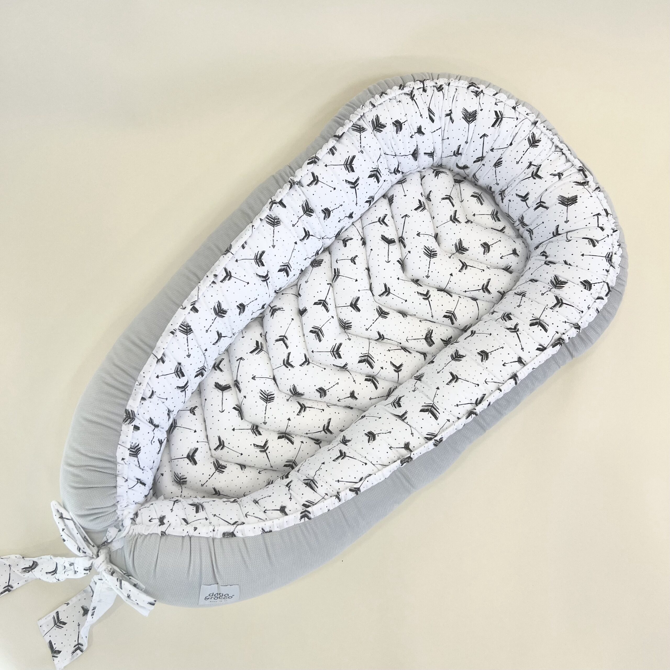 3481_dada&rocco_gnijezdo_za_bebe_strelice_glavna