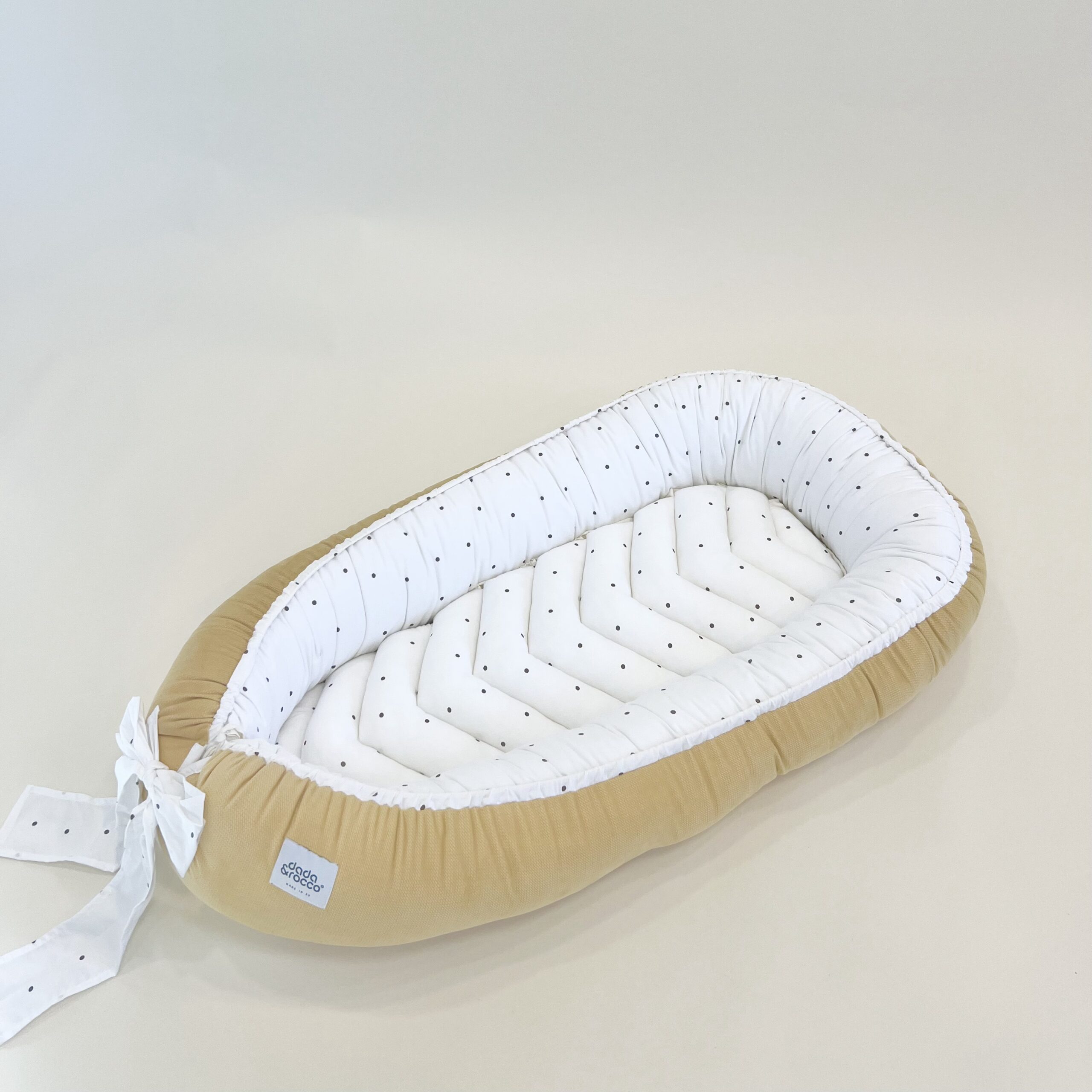 3487_dada&rocco_gnijezdo_za_bebe_dots_žuta